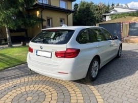 BMW 318 Station wagon in White used in WARSAW PL